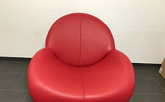 Nach unserer Arbeit sieht der Sessel wieder aus wie neu.