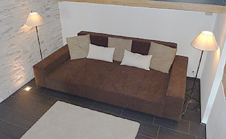 Auftrag: Sofa nach Mass für die ganze Familie anfertigen. Neu polstern und neu beziehen mit hochwertigen und langlebigen Materialien.