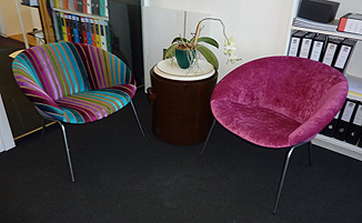 Auftrag: Vantage Stühle aufpolstern und neu beziehen mit Designersguild Stoff
