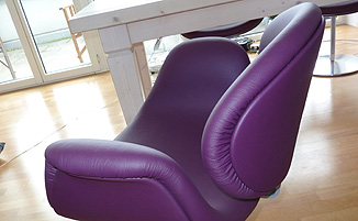 Auftrag: Sessel neu beziehen mit schönem und pflegeleichtem Rindsleder. 